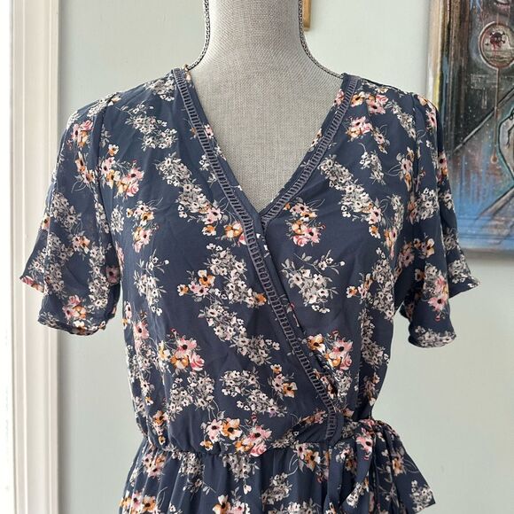 Sienna Sky Boho Blue Flower Floral Wrap Dress size Medium - Picture 2 of 9